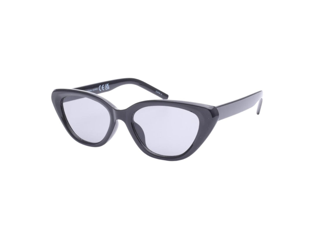 Cat-eye sunglasses with a black frame 