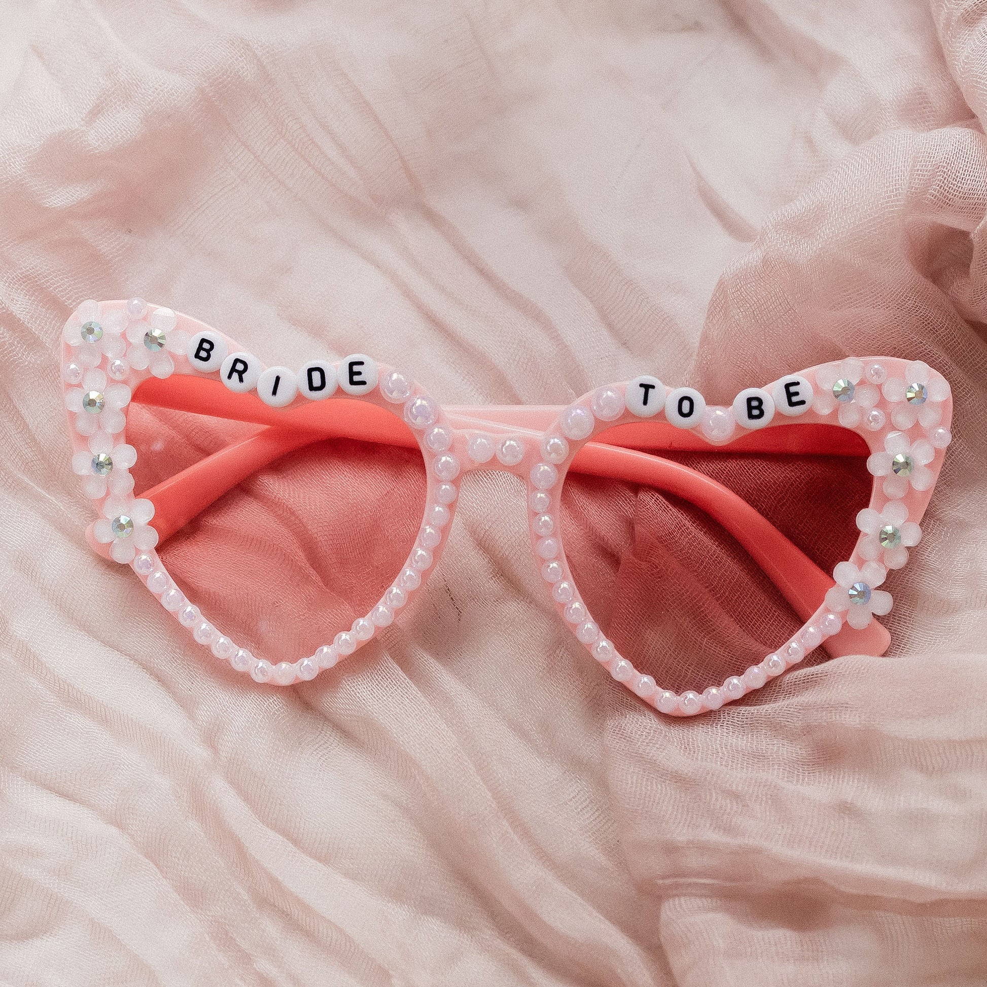 Polycarbonate with Pearl & Flower Embellishments 'Bride to be'