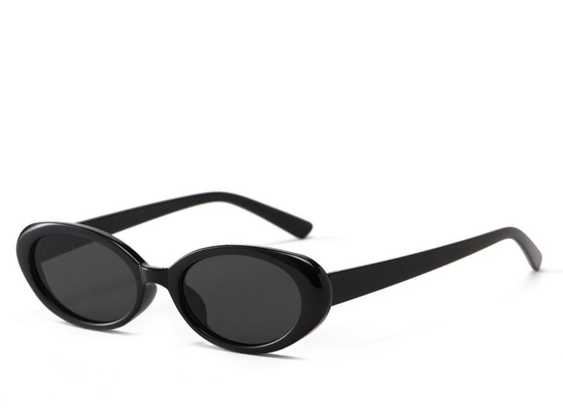  Slim black small-frame silhouette with full UV protection