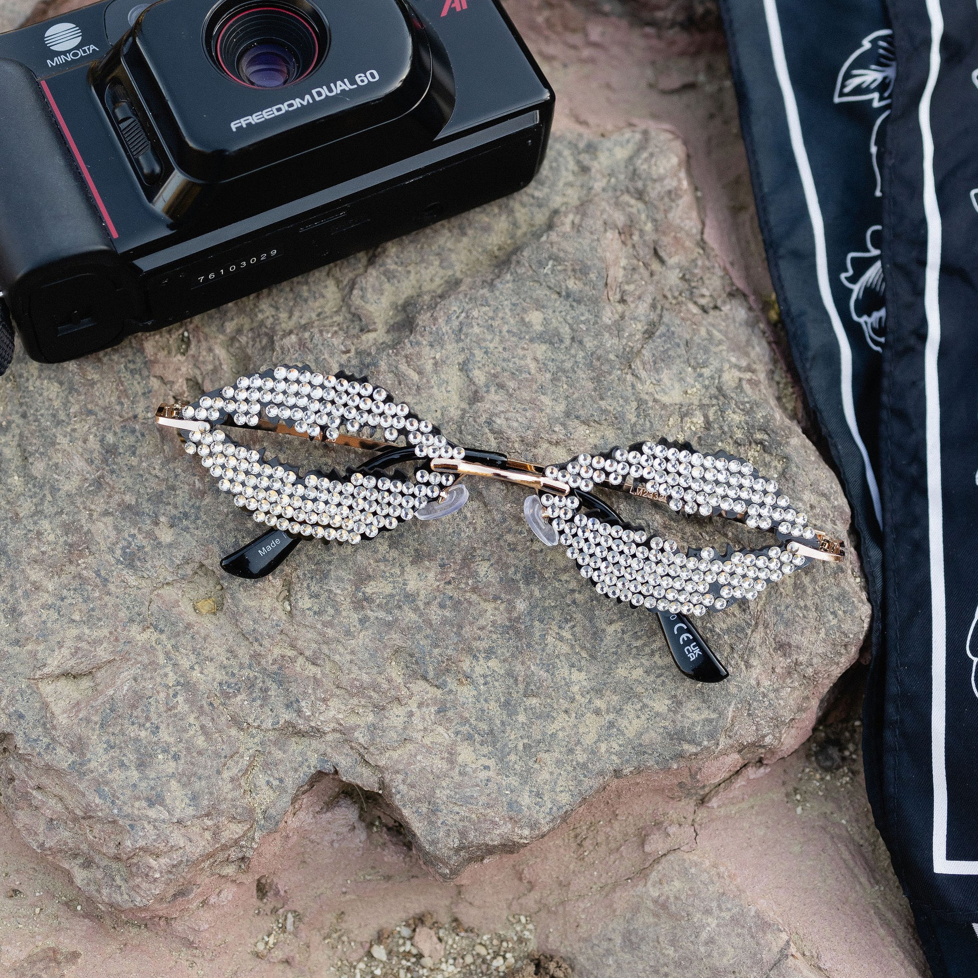 KISS ME Lips Frame Sunglasses with UV Protection, Polycarbonate & Copper, festival 